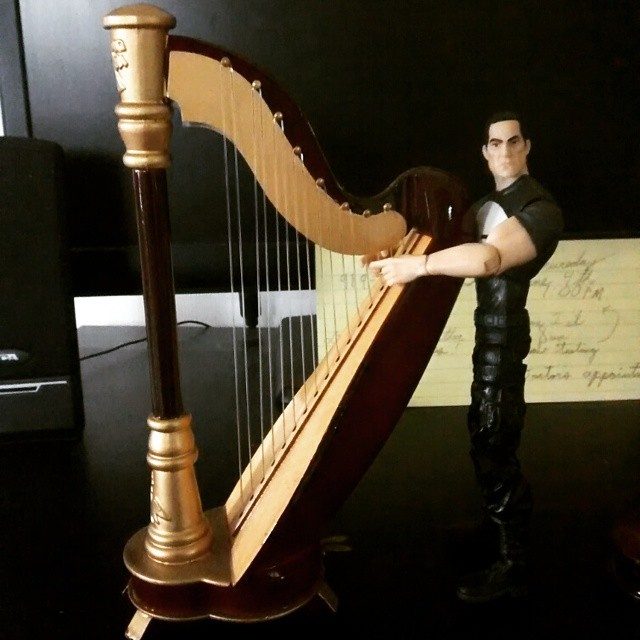 Posing with his harp.