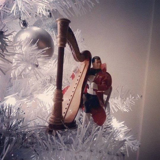 More Christmas harp music.