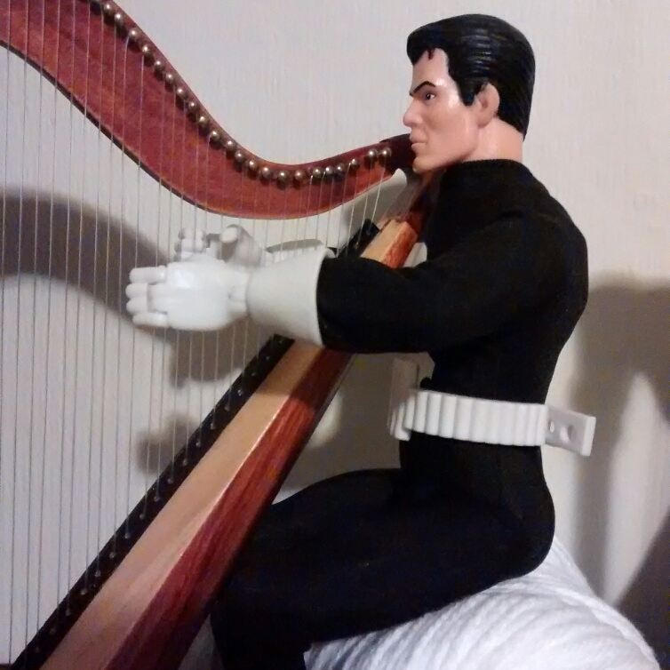 This is how a harpist shows good posture.
